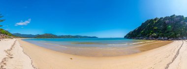 Yeni Zelanda 'daki Abel Tasman Ulusal Parkı' ndaki Awaroa plajı