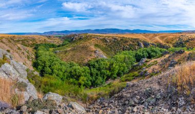 Ida Nehri Vadisi Yeni Zelanda 'da Merkez Otago Demiryolu bisiklet yolu kenarında.