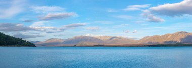 Yeni Zelanda 'da Tekapo Gölü' nün gün batımı manzarası