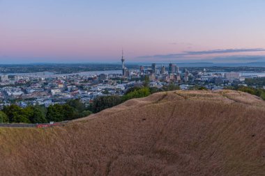 Auckland 'ın Yeni Zelanda' daki Auckland Dağı 'ndan gün doğumu manzarası