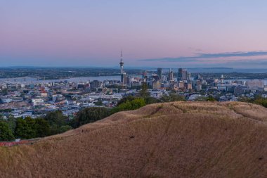Auckland 'ın Yeni Zelanda' daki Auckland Dağı 'ndan gün doğumu manzarası