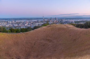 Auckland 'ın Yeni Zelanda' daki Auckland Dağı 'ndan gün doğumu manzarası
