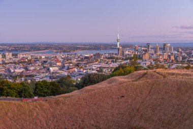 Auckland 'ın Yeni Zelanda' daki Auckland Dağı 'ndan gün doğumu manzarası