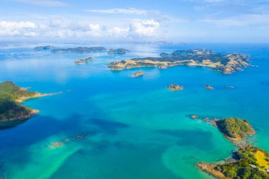 Yeni Zelanda 'daki Urupukapuka adasının havadan görünüşü
