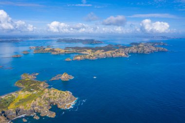 Yeni Zelanda 'daki Urupukapuka adasının havadan görünüşü