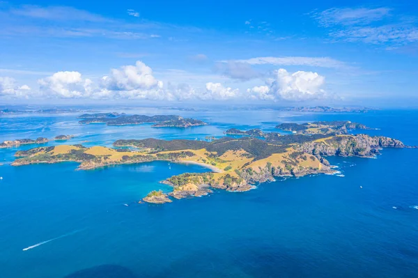 Yeni Zelanda 'daki Urupukapuka adasının havadan görünüşü