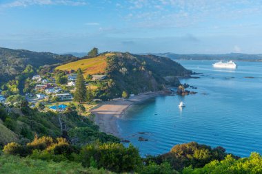 Yeni Zelanda Russell yakınlarında Tapeka Point Plajı