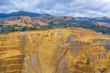 Yeni Zelanda Waihi 'deki Martha madeninin havadan görüntüsü.