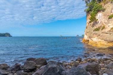 Gemstone körfezi Yeni Zelanda 'daki Coromandel yarımadasında.