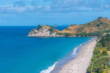 Yeni Zelanda, Coromandel yarımadasındaki Hahei plajının havadan görüntüsü.
