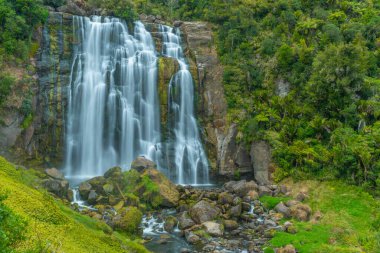 Marokopa Şelalesi Yeni Zelanda 'da
