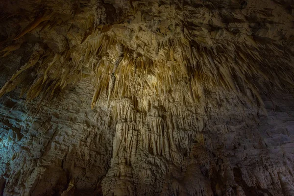新西兰的Ruakuri山洞 — 图库照片