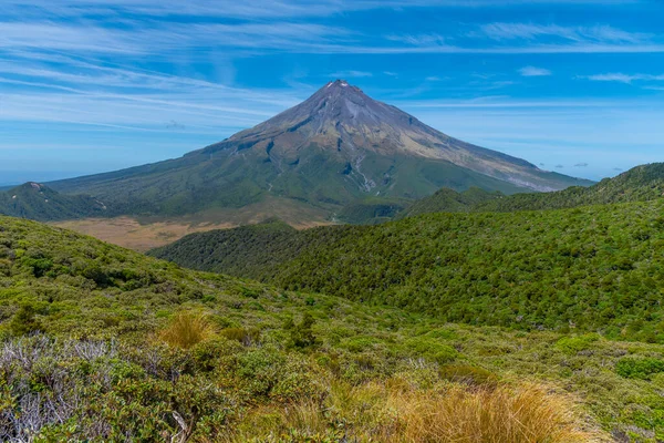 Όρος Taranaki Προβληθεί Κατά Διάρκεια Μιας Ηλιόλουστης Ημέρας Στη Νέα — Φωτογραφία Αρχείου