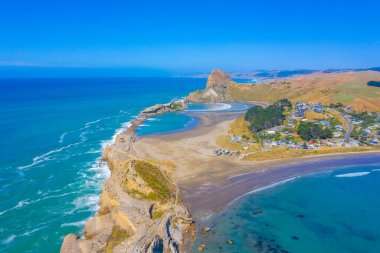Yeni Zelanda 'daki Castlepoint plajının havadan görünüşü