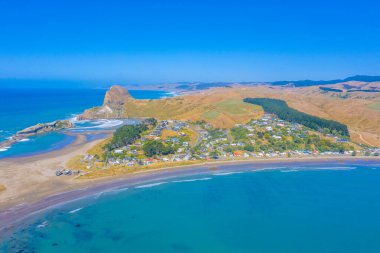 Yeni Zelanda 'daki Castlepoint plajının havadan görünüşü