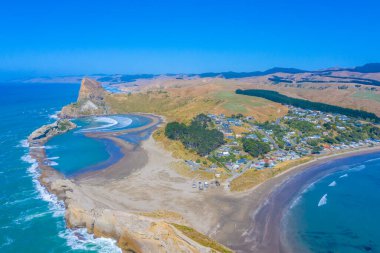 Yeni Zelanda 'daki Castlepoint plajının havadan görünüşü