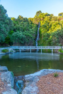 Napier, Yeni Zelanda 'da yüzüncü yıl şelalesi