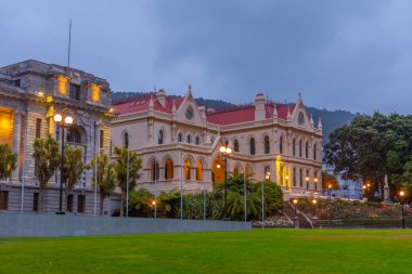 Wellington, Yeni Zelanda 'daki Parlamenter Kütüphane' nin günbatımı görünümü