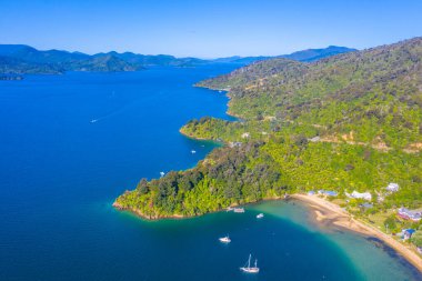 New Zeland 'in Güney Adası' nda Queen Charlotte 'daki Valilik Koyu
