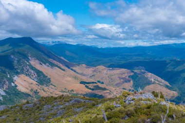 Takaka tepesinden Yeni Zelanda Panoraması