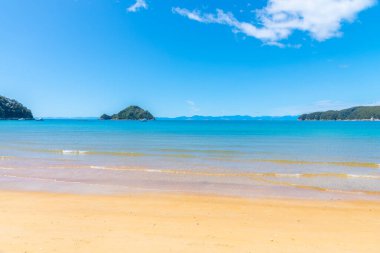 Yeni Zelanda 'daki Abel Tasman Ulusal Parkı' ndaki Tonga Adası