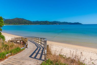 Awaroa plajı Yeni Zelanda 'daki Abel Tasman Ulusal Parkı
