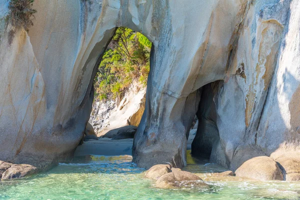 Díry Skále Národním Parku Abel Tasman Novém Zélandu — Stock fotografie