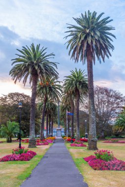 Nelson, Yeni Zelanda 'nın merkezinde ANZAC savaş anıtı