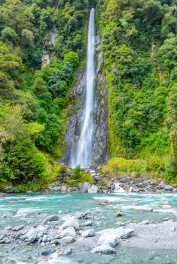 Thunder Creek Yeni Zelanda 'ya düştü