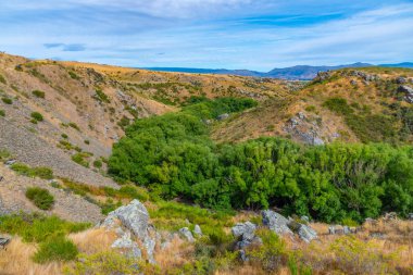 Ida Nehri Vadisi Yeni Zelanda 'da Merkez Otago Demiryolu bisiklet yolu kenarında.
