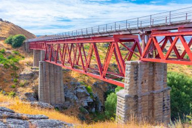 Merkez Otago 'daki Poolburn viyadük Yeni Zelanda' daki bisiklet yolu.