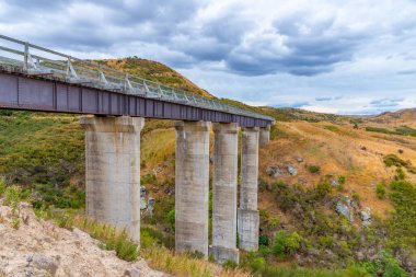 Merkez Otago 'daki Taieri nehri üzerindeki köprü Yeni Zelanda' daki bisiklet yolu.