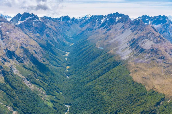 Vista Aérea Río Serpenteando Través Los Alpes Del Sur Cerca — Foto de Stock