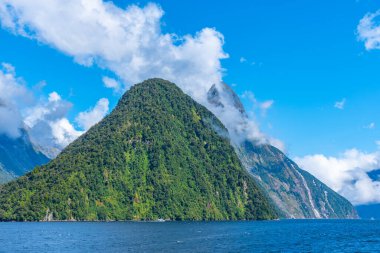 Yeni Zelanda 'da Milford Sound
