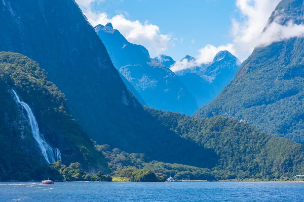 Bowen Faller Vid Milford Sound Nya Zeeland — Stockfoto