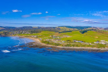 Yeni Zelanda 'nın Caitlins bölgesinde yeşil otlaklar