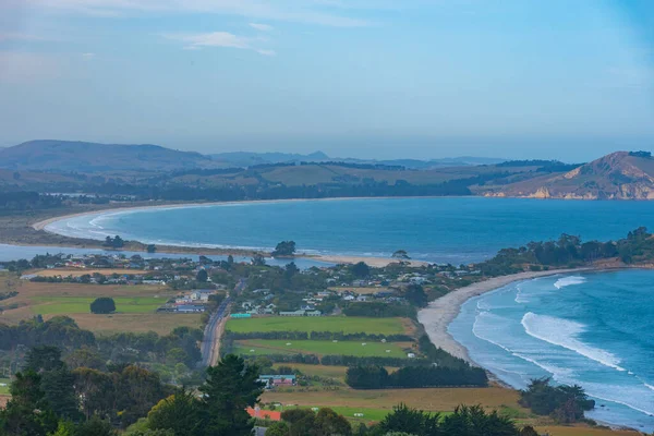 Puketeraki Yeni Zelanda 'da gözcülük yapıyor.