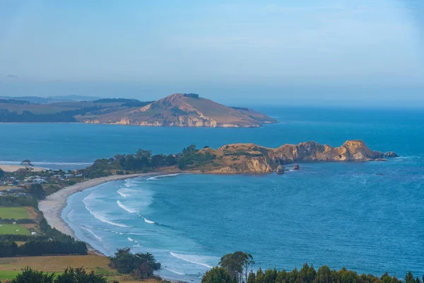 Puketeraki Yeni Zelanda 'da gözcülük yapıyor.