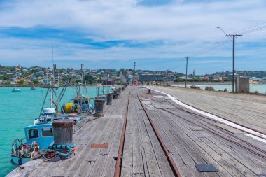 Yeni Zelanda, Oamaru limanında ahşap iskele.