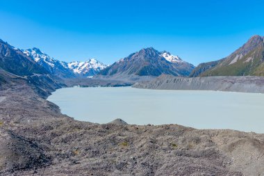 Tasman Buzulu ve Tasman Gölü Yeni Zelanda 'daki Aoraki / Cook Dağı Ulusal Parkı' nda.
