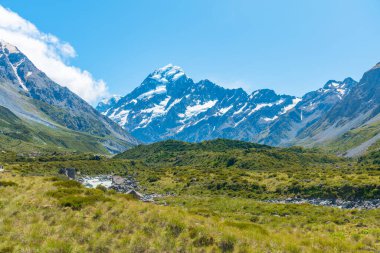 Fahişe vadisi Yeni Zelanda 'da Aoraki / Cook Dağı' na çıkıyor.