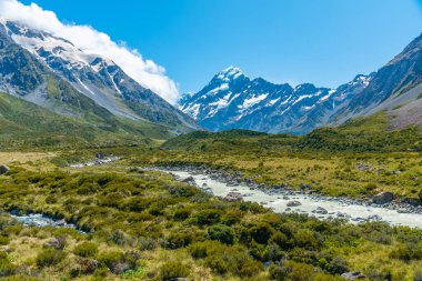 Fahişe vadisi Yeni Zelanda 'da Aoraki / Cook Dağı' na çıkıyor.