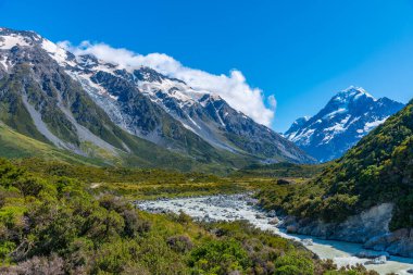 Fahişe vadisi Yeni Zelanda 'da Aoraki / Cook Dağı' na çıkıyor.