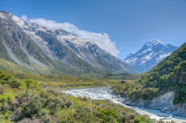 Fahişe vadisi Yeni Zelanda 'da Aoraki / Cook Dağı' na çıkıyor.