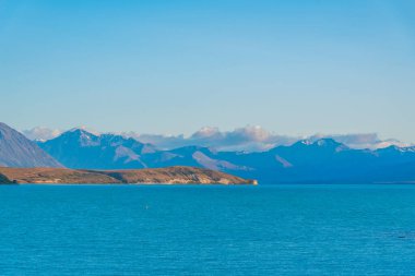 Yeni Zelanda 'da Tekapo Gölü' nün gün doğumu manzarası