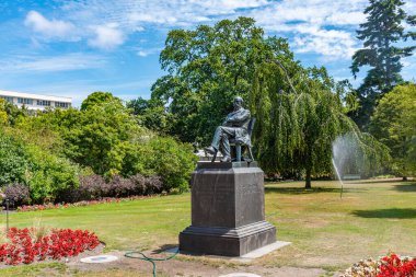 Yeni Zelanda 'daki Christchurch botanik bahçesindeki William Sefton Moorhouse' un heykeli.