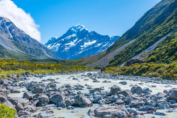 ニュージーランドのアオラキ マウントクックにつながるフッカー渓谷 — ストック写真