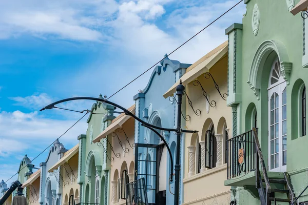 Christchurch, Yeni Zelanda 'daki New Regent caddesinde renkli evler