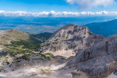 Bulgaristan 'daki Pirin Ulusal Parkı' ndan Bansko 'nun hava görüntüsü