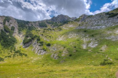 Bulgaristan 'ın Pirin Milli Parkı' ndaki Vihren zirvesi ikinci en yüksek zirvesi